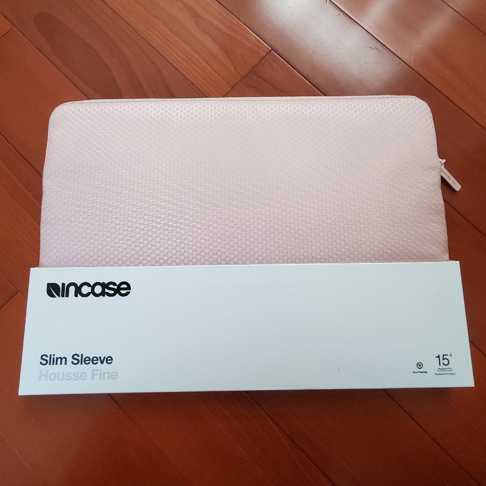 NWT 15" plush faux fur lined padded laptop sleeve